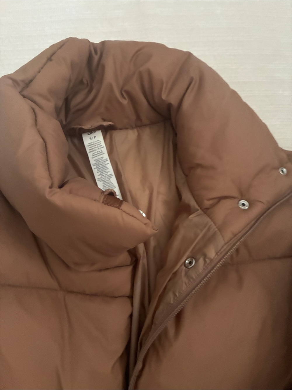 Alo Yoga Puffer Jacket - Picture 2 of 5